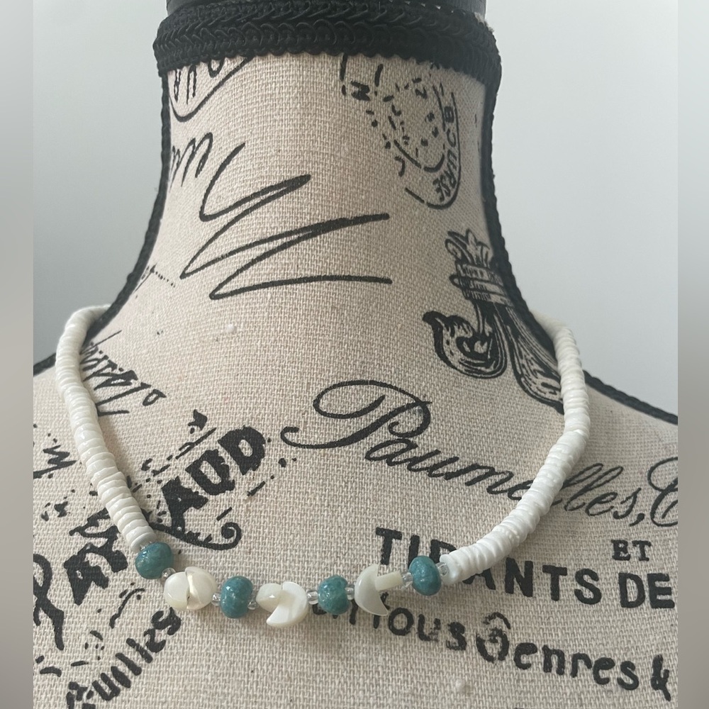 Shell and Pearl necklace and bracelet set